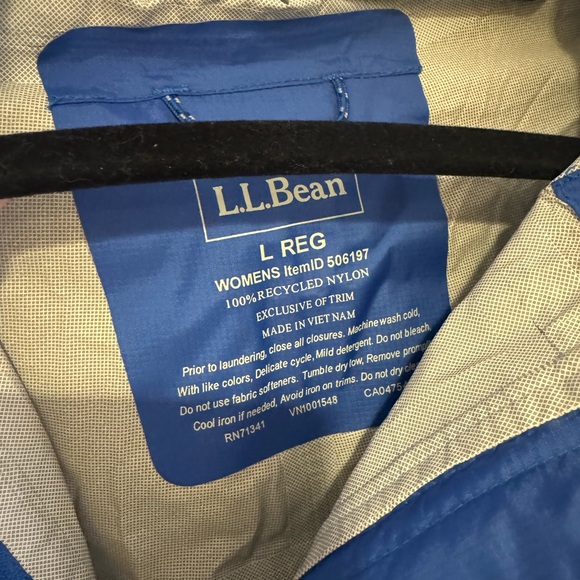 L.L. Bean Women's Trail Model Rain Jacket - Picture 2 of 2